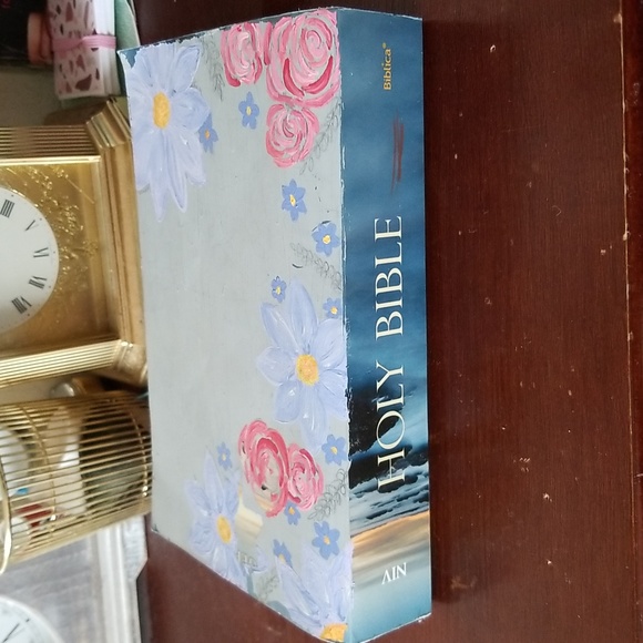 NIV Bible - Picture 2 of 10